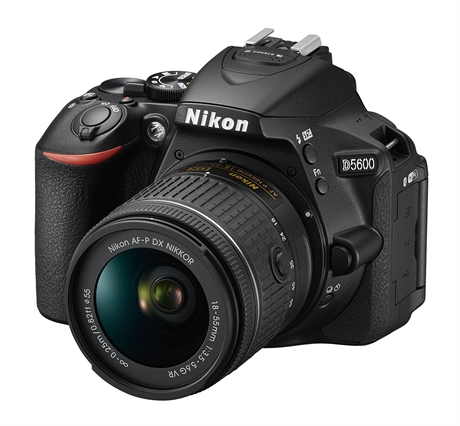 Nikon D5600 + AF-P 18-55/3,5-5,6 VR